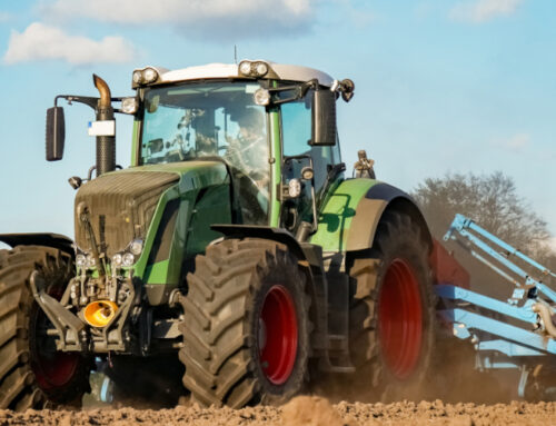 Land&shy;maschinen&shy;reiniger – was ist wichtig?